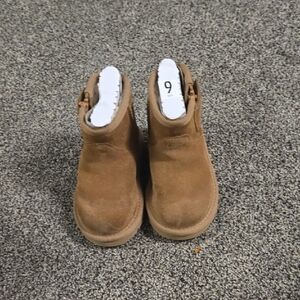 UGG BOOTS